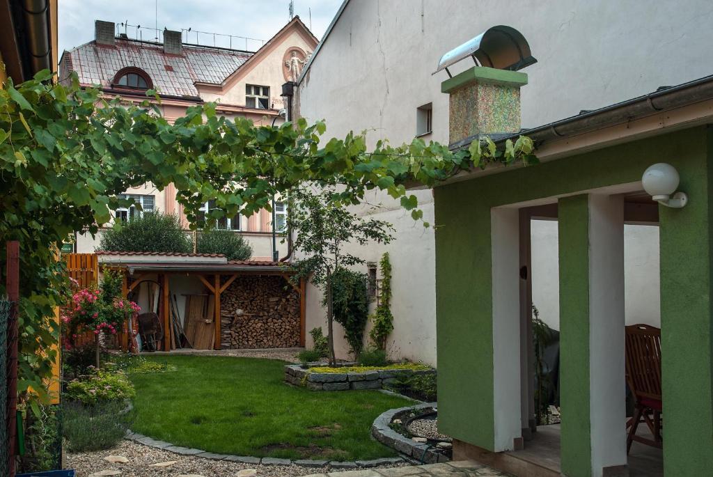 Penzion U Vinoteky Nymburk Exteriör bild